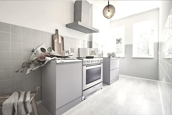 Raum 2 with cubiqz 2-in1 reversible kitchen with cardboard freestanding oven and cardboard American Fridge Tschangizian Home Staging with CUBIQZ 2-in-1 reversible kitchen