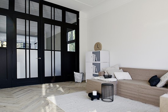 Typisch Roos with Cubiqz cardboard couch and pouf with bobby fabric cover and cardboard bookcase Fay Typisch Roos with Cubiqz cardboard couch and pouf with bobby fabric cover and cardboard bookcase Fay