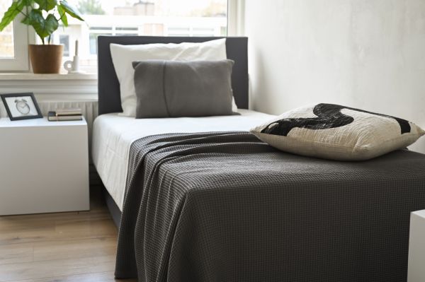 BEDSPREAD + PILLOW FOR SINGLE BED | Home Staging | Interior Styling