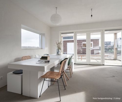 Cardboard double dinner table. Consists of 2 single modules that are placed next to each other. Expandable to a long table.