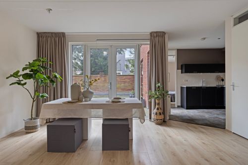 Double cardboard dining table with 4 stools for home staging