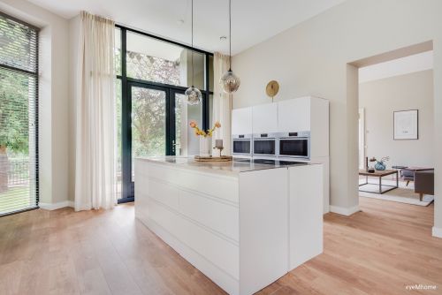 CUBIQZ MICROWAVE OVEN IN CARDBOARD ISLAND KITCHEN WITH SEPARATE HIGH CABINETS