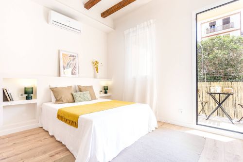 CUBIQZ cardboard double bed without headboard, a solution for interior styling, photography, temporary setups, and creative projects.