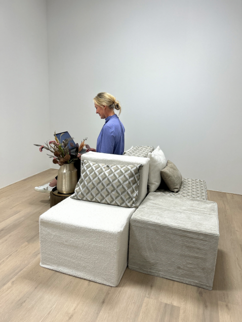 The cardboard pouffe comes with a custom-made fabric cover that is easily removable and interchangeable - Cubiqz