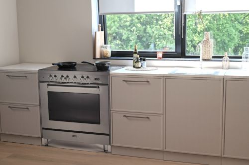 cardboard freestanding oven in a cubiqz cardboard kitchen