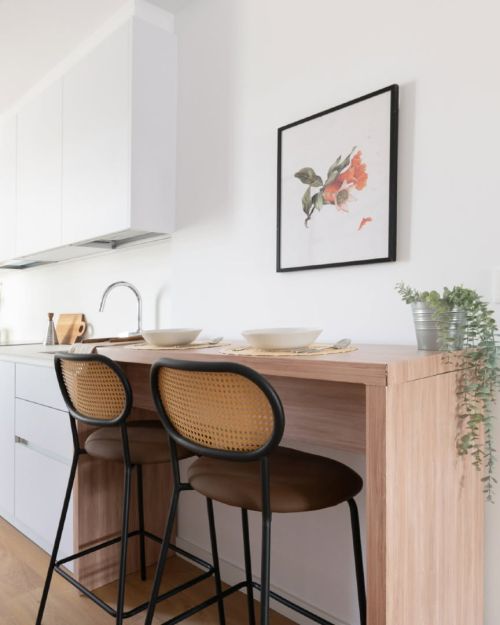 Enhance your Home Staging project with this unique freestanding cardboard bar 124 cm, suitable for all Cubiqz cardboard kitchens
