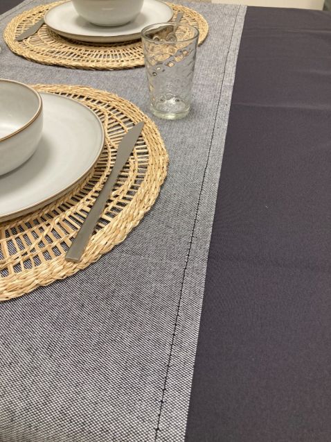 Decorate your cardboard table with a table runner and create a cozy atmosphere - Cubiqz
