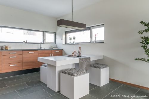 CUBIQZ DOUBLE TABLE WITH 4 STOOLS from cardboard (price is including 4 stools and excluding accessories)