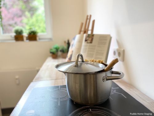 cardboard cooker 60 cm in a kitchen staged with a straight cardboard kitchen