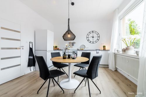 CUBIQZ LOWER CUPBOARD 30 CM IN A CORNER KITCHEN with freestanding cardboard oven