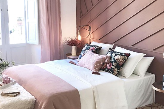 Ni2 studio de interiores with Cubiqz cardboard bed Ni2 studio de interiores with Cubiqz cardboard bed