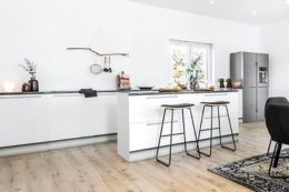 Easy-to-place Cubiqz kitchen module with fold-out construction for homestaging